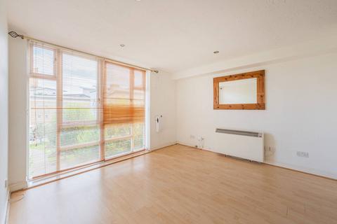 2 bedroom flat to rent, Swansea Court, Silvertown, London, E16