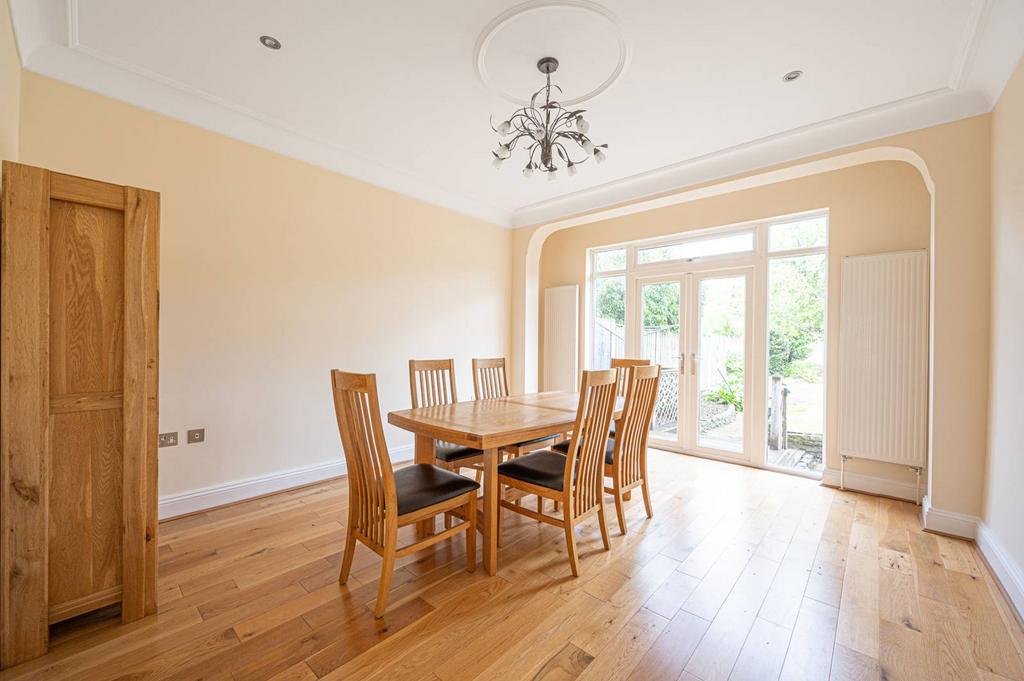 VENTNOR DRIVE, Totteridge, London, N20 3 bed semidetached house to