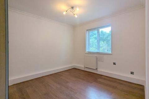 2 bedroom ground floor flat for sale, Hatton Road, Feltham, TW14