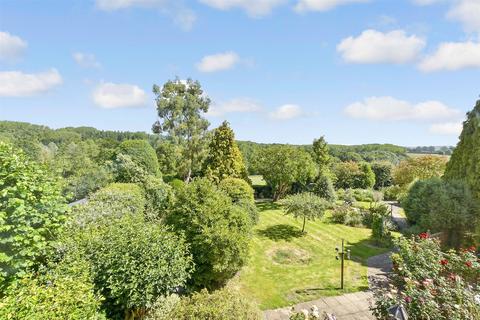 3 bedroom detached house for sale, Upper Green Road, Tonbridge TN11