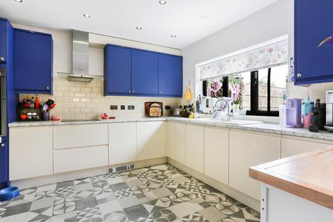 101 Benfleet Close, Sutton, SM1 3SD