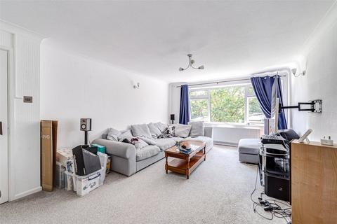 2 bedroom flat to rent, College Gardens, Worthing, BN11