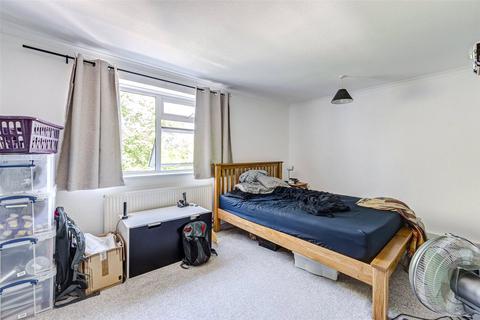 2 bedroom flat to rent, College Gardens, Worthing, BN11