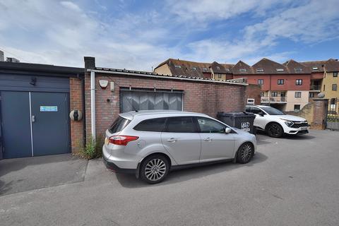 Studio for sale, Old Milton Road, New Milton, Hampshire. BH25 6DJ