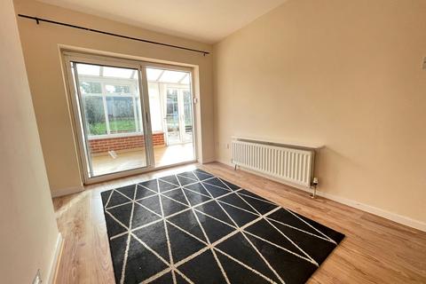 3 bedroom semi-detached house to rent, Winchester Road, Basingstoke RG21