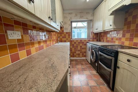 3 bedroom semi-detached house to rent, Winchester Road, Basingstoke RG21
