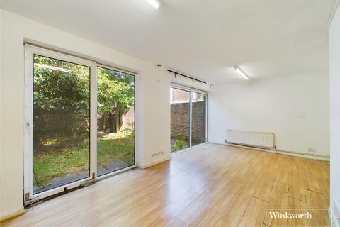 4 bedroom terraced house for sale, Kent Court, London NW9