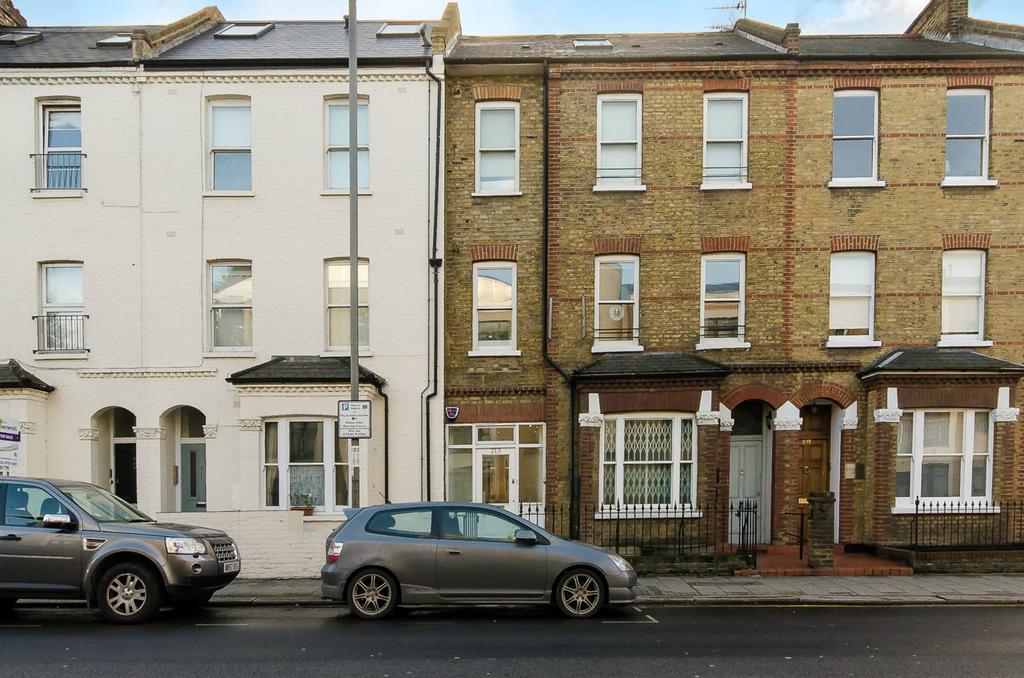 Putney Bridge Road, Putney, London, SW15 1 bed flat to rent £1,700