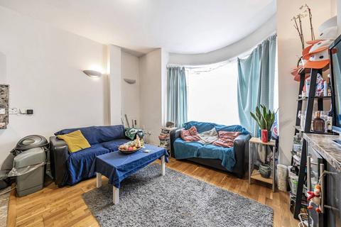 3 bedroom flat to rent, Montana Road, Tooting Bec, London, SW17