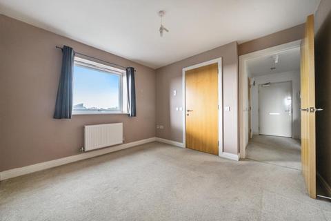 2 bedroom flat for sale, Aylesbury,  Buckinghamshire,  HP19