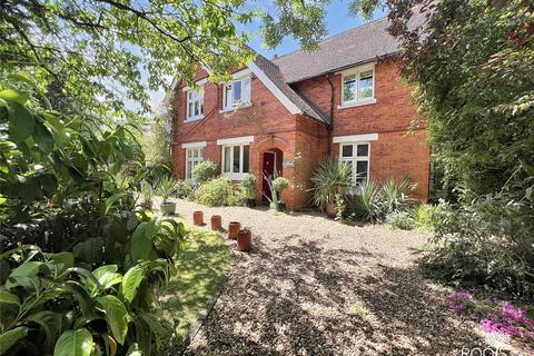 4 bedroom detached house for sale, Newbury, Berkshire RG14