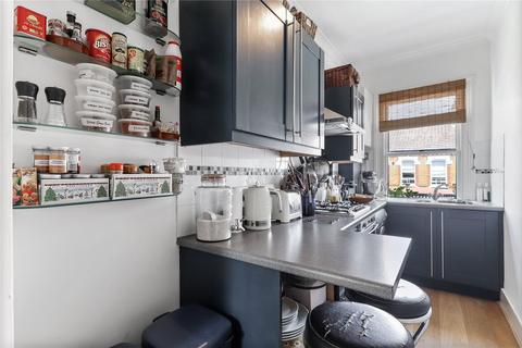 2 bedroom flat for sale, Tremadoc Road, London SW4