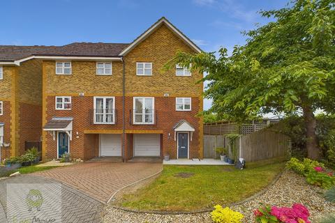 1 Dillywood Fields, Rochester, ME3 8EY
