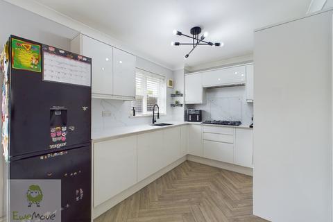 1 Dillywood Fields, Rochester, ME3 8EY