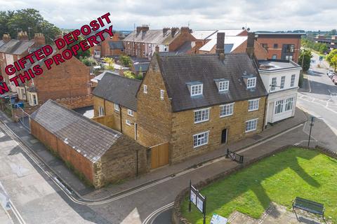 4 bedroom end of terrace house for sale, Causeway, Banbury OX16