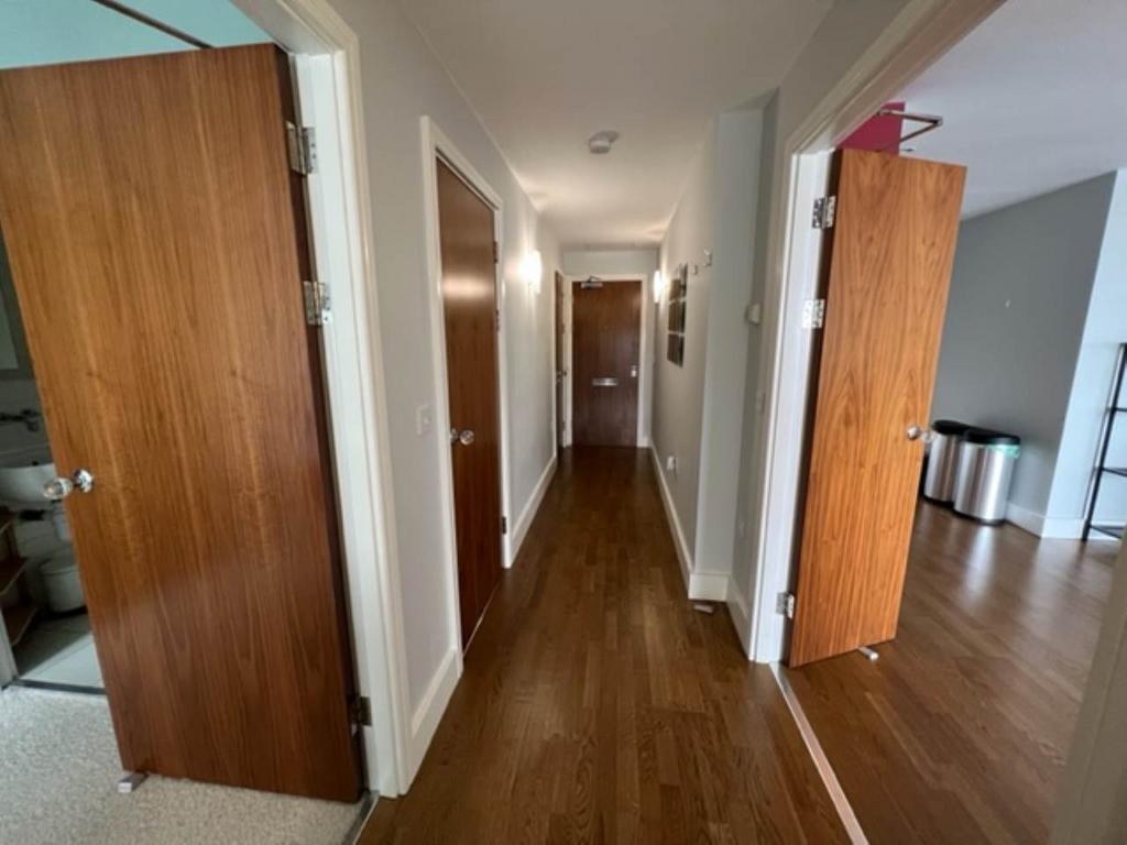 452 altair-Hallway