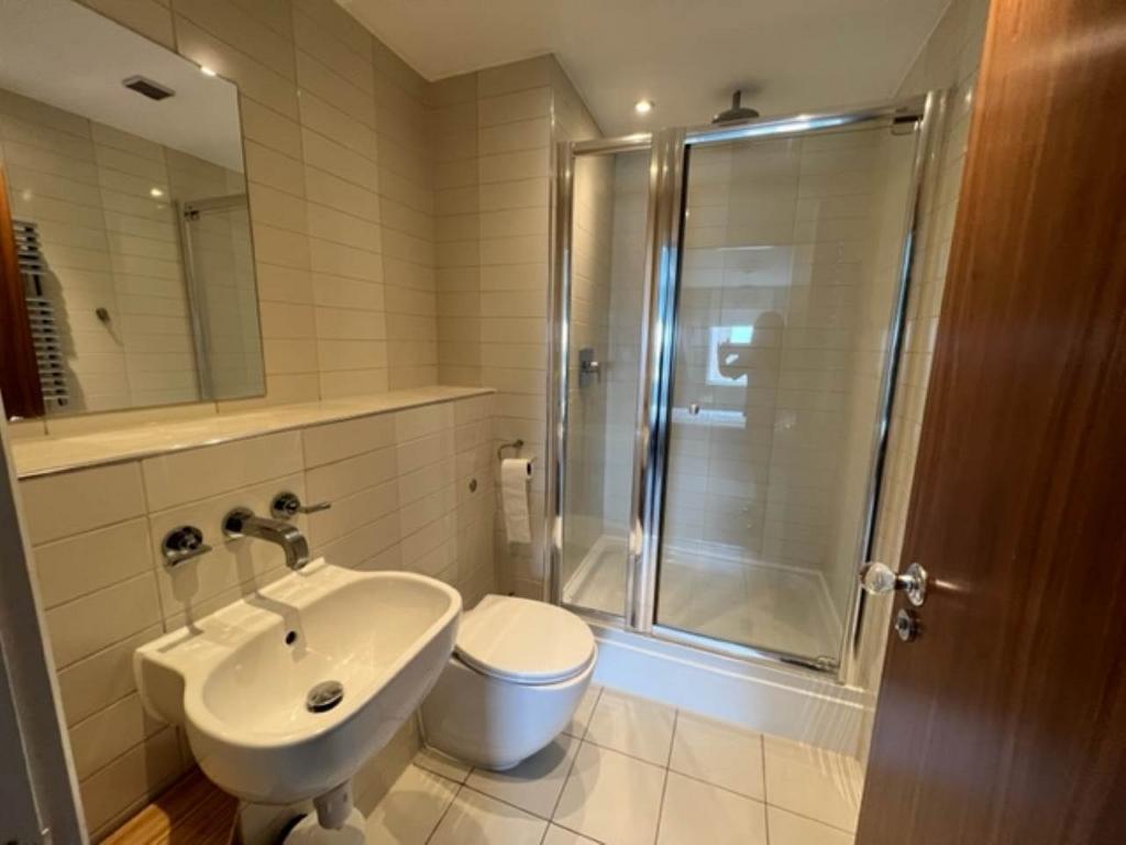 452 altair-En-suite