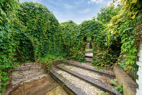 3 bedroom terraced house for sale, Church Street, Godalming, Surrey, GU7