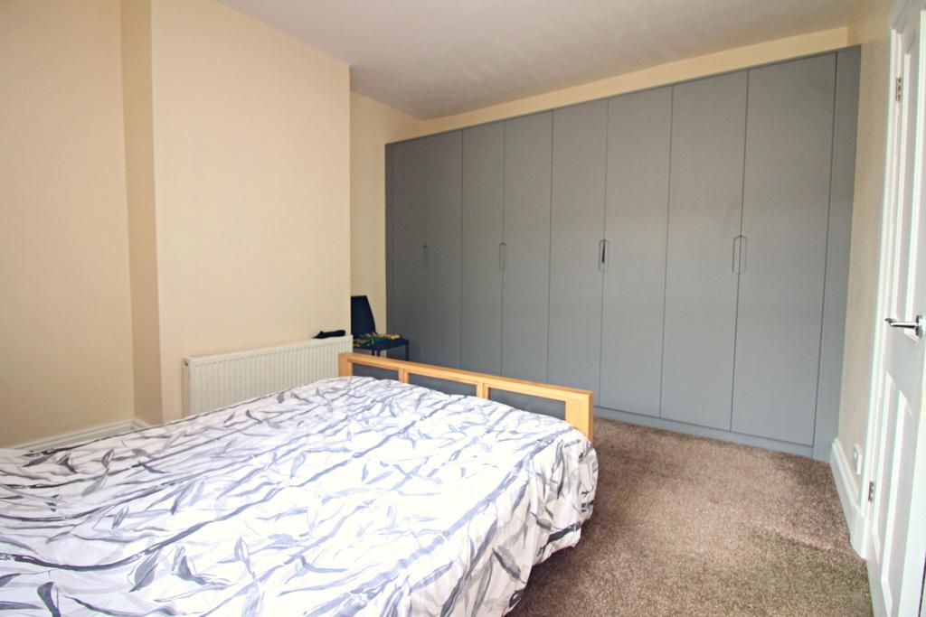 Fitted Wardrobes to Bed 1