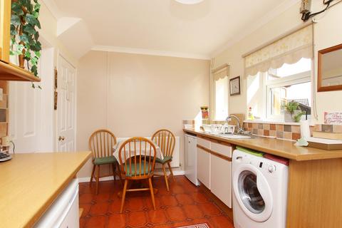 28 Cardiff Road, Llantrisant, Pontyclun, CF72 8DH