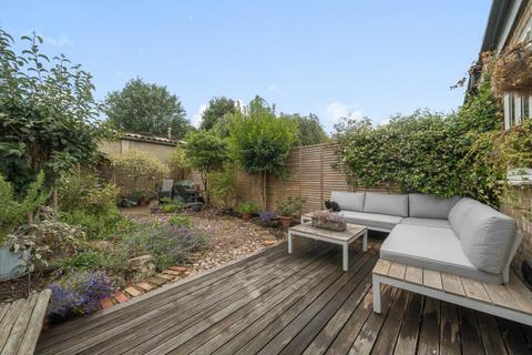 11 Steerforth Street, London, SW18 4HH