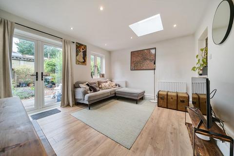 11 Steerforth Street, London, SW18 4HH