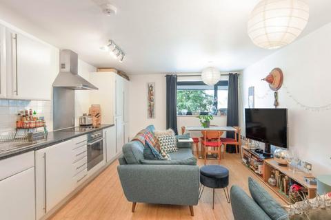 2 bedroom apartment for sale, at Angel Wharf, 164 Shepherdess Walk, London N1