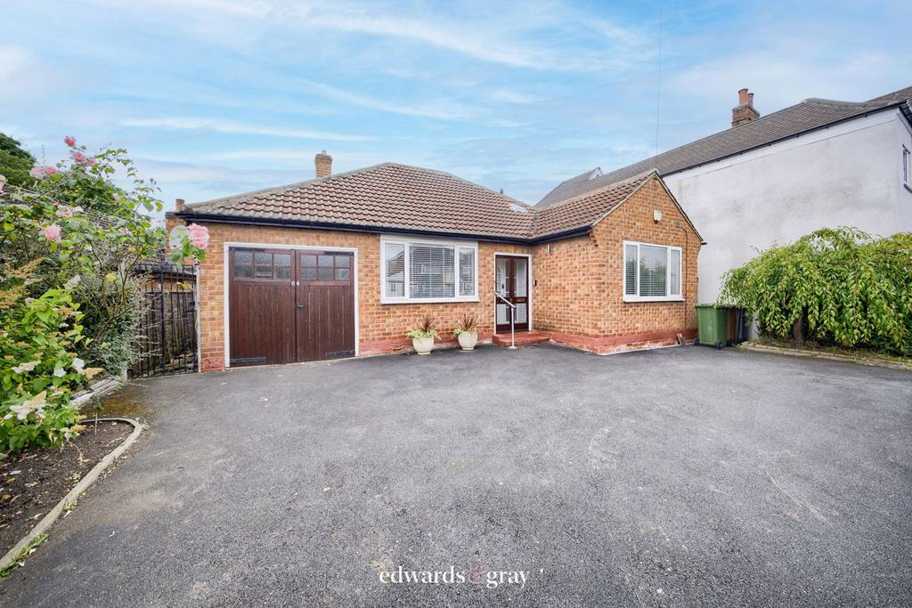Haslucks Green Road, Shirley... 3 bed detached bungalow for sale £380,000