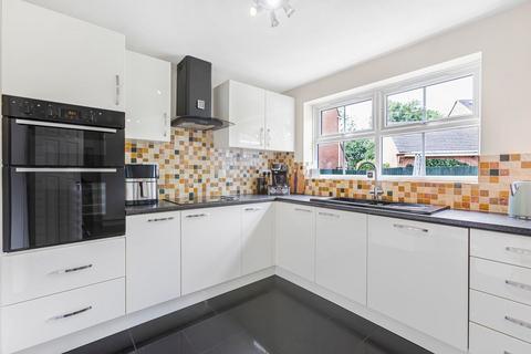 22 Coopers Close, Littleworth, Oxford, OX33 1UA