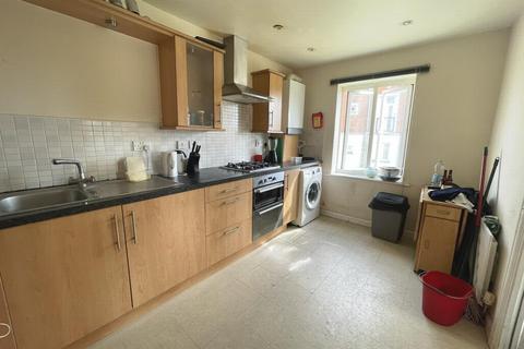 3 bedroom flat to rent, Dragon Road, Hatfield AL10