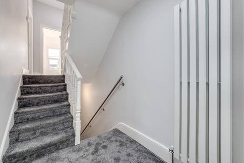 3 bedroom flat for sale, Gowlett Road,  London, SE15