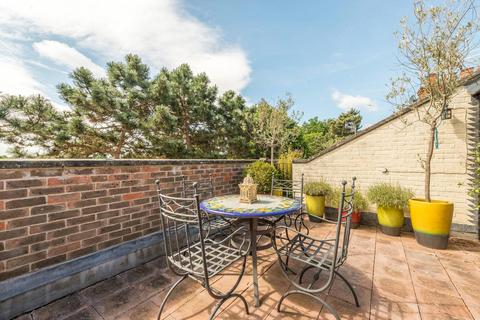 4 bedroom terraced house to rent, Beaufort Road, East Twickenham, Twickenham, TW1