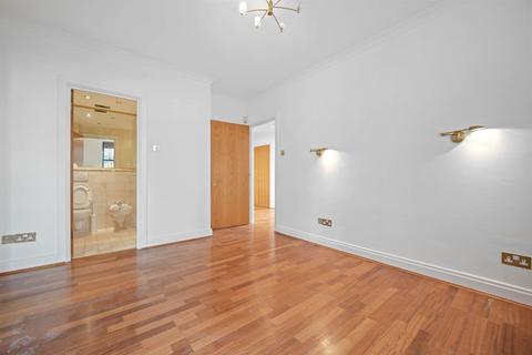 1 bedroom apartment to rent, Waterside Point, Battersea