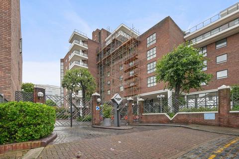 1 bedroom apartment to rent, Waterside Point, Battersea