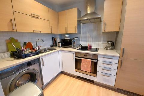 2 bedroom flat to rent, Riverside, Romford