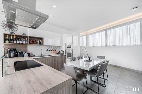 2 bedroom apartment for sale, Nougat Court, Taylor Place, London, E3