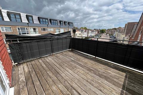 2 bedroom flat for sale, Sea Road balcony flat