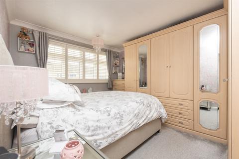 3 bedroom end of terrace house for sale, Princes Avenue, Dartford, Kent