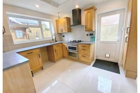 3 bedroom detached house for sale, Queens Road, Christchurch BH23