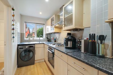 2 bedroom terraced house to rent, 14 Stonecrop Road, Guildford