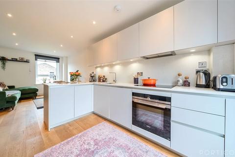 2 bedroom apartment for sale, Silvester Road, London