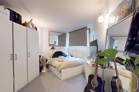 3 bedroom flat to rent, Lots Road, London SW10