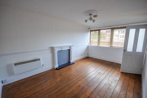 2 bedroom flat to rent, Haydon Close, Red House Farm