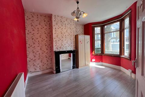 4 bedroom terraced house for sale, Third Avenue, E12