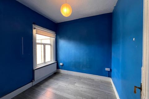 4 bedroom terraced house for sale, Third Avenue, E12