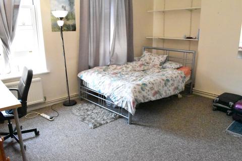 3 bedroom flat to rent, Old Street, London EC1V