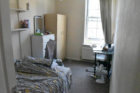 3 bedroom flat to rent, Old Street, London EC1V