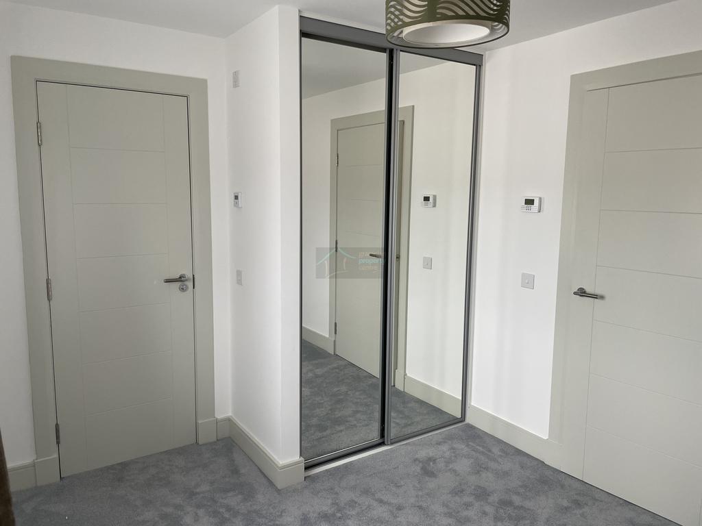 Bedroom 1b.JPG