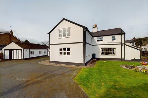 4 bedroom detached house for sale, Smithfield Green, Holt, LL13