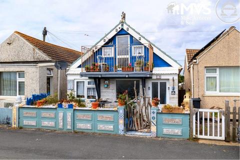 2 bedroom chalet for sale, Brooklands, Jaywick, Clacton-on-Sea